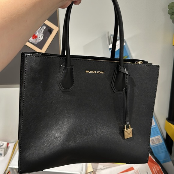 Michael Kors black handbag. Great condition - Picture 1 of 10